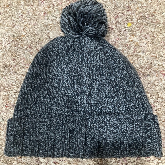 Adidas winter hat with Pom - Picture 3 of 3